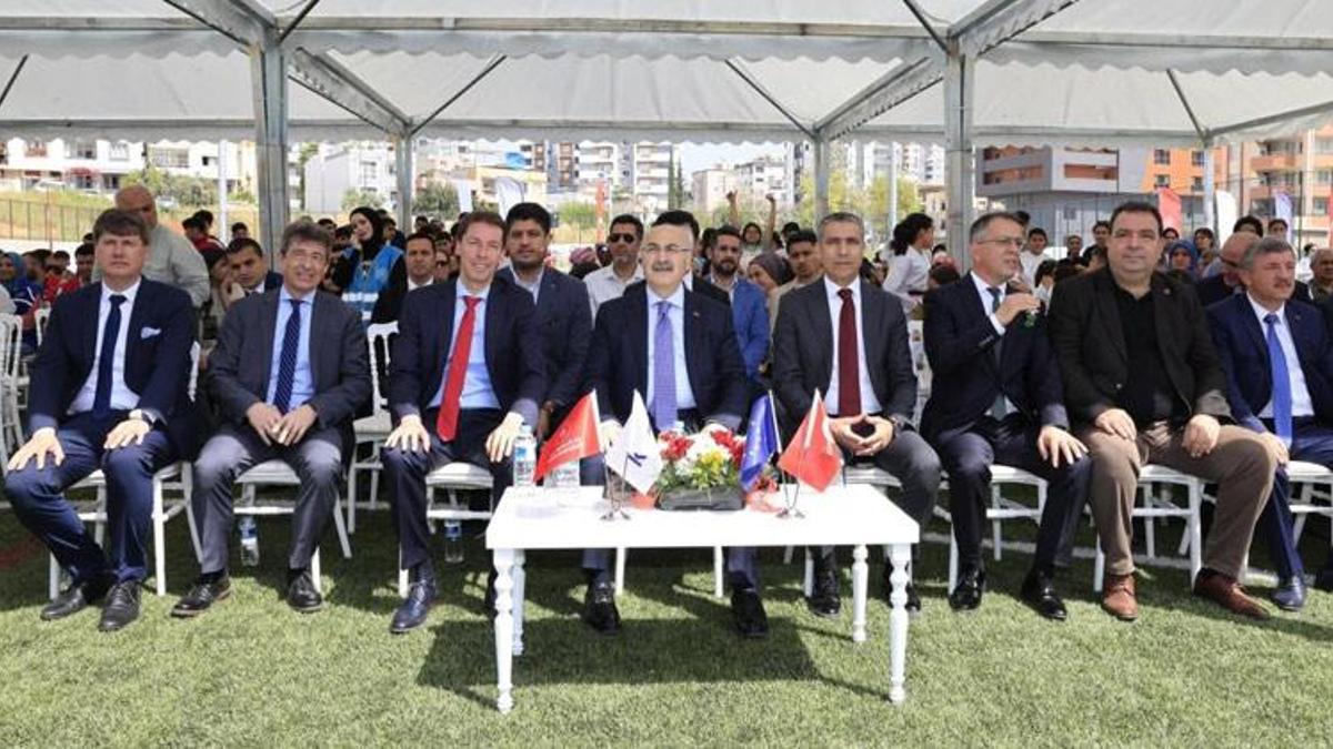 Adana'da açık saha tesislerinin toplu açılışı düzenlendi! “Tüm gençlere hizmet verecek”
