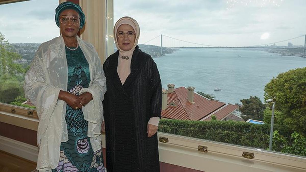 Emine Erdoğan, Nijerya Devlet Başkanı'nın eşi Oluremi Tinubu'yla görüştü