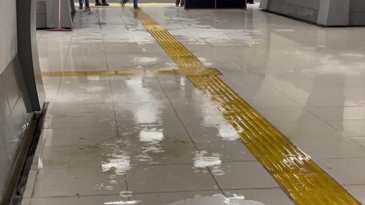 İstanbul'da sağanak yağış! Yenibosna Metro İstasyonu'nu su bastı