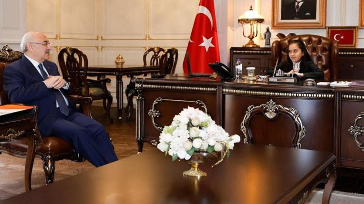 Çocuk valinin ilk talimatı, "Adana'ya daha fazla yüzme havuzu yapılsın" oldu