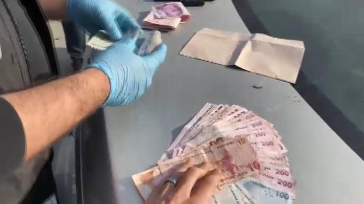 Vergi dairesinde rüşvete suçüstü operasyon yapıldı! O anlar saniye saniye güvenlik kamerasına yakalandı