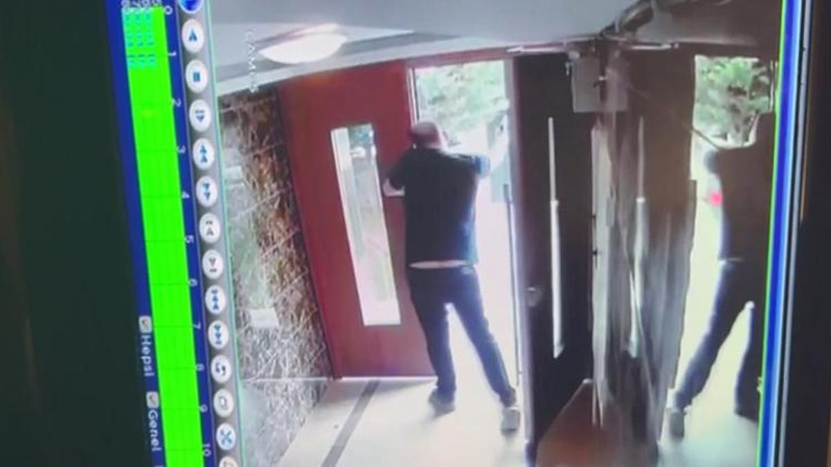 Halüsinasyon görüp kendi kendine çatıştı! Güvenlik kamerasına saniye saniye yakalandı