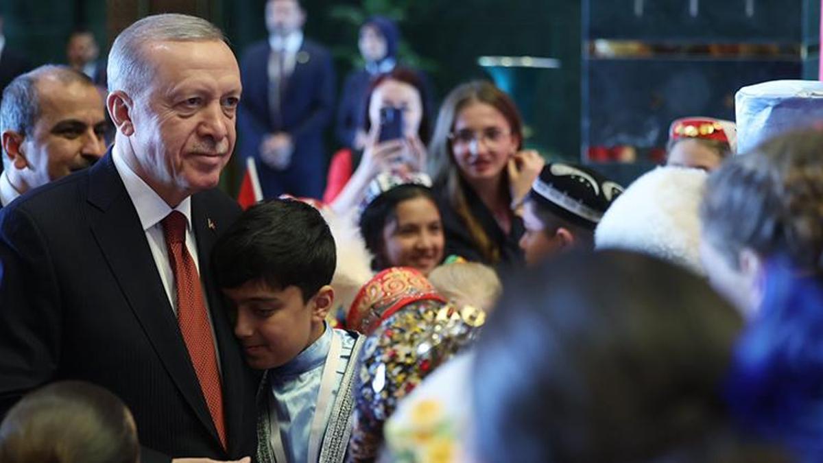Cumhurbaşkanı Erdoğan, Türk dünyası çocuklarıyla buluştu