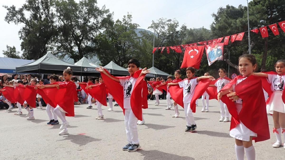 Karaburun'da 23 Nisan coşkusu