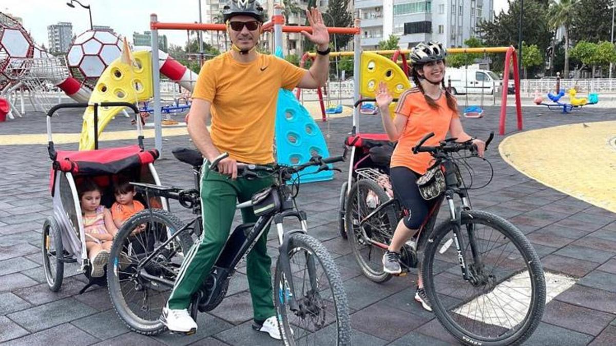 Adana'da 3 çocuklu çift her yere bisikletle gidiyor! “Bisiklet sağlıktır, özgürlüktür. Herkese öneriyoruz”