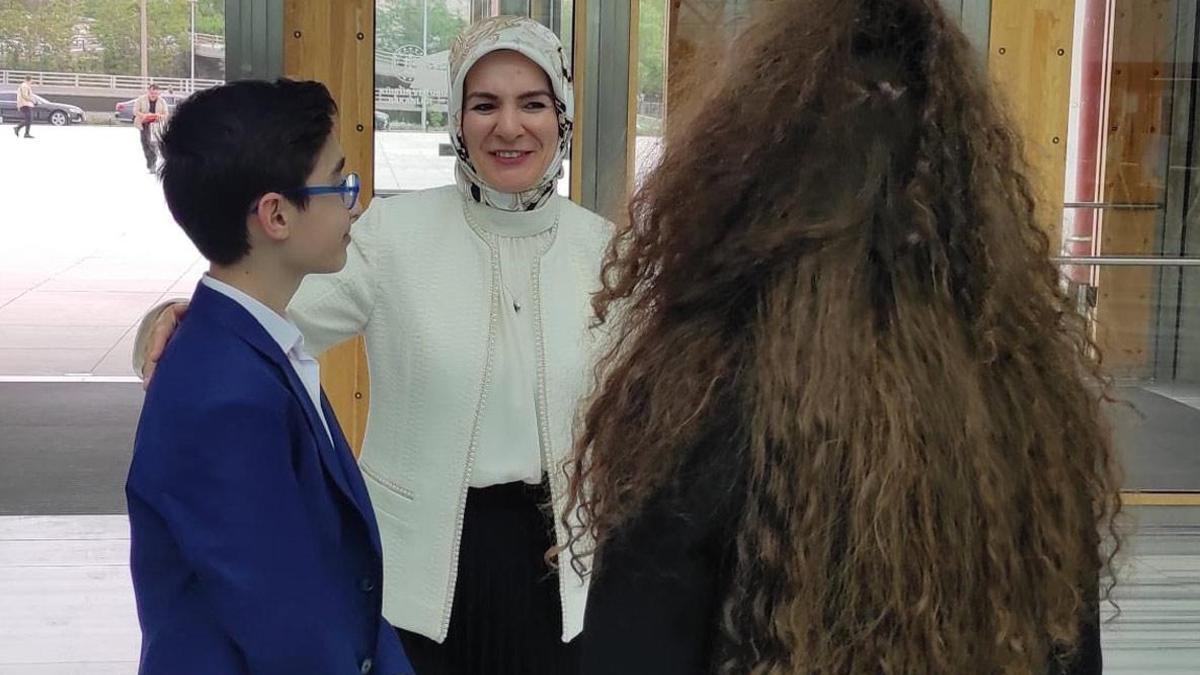 Bakan Göktaş, şehit ve gaziler için düzenlenen sergiyi ziyaret etti!