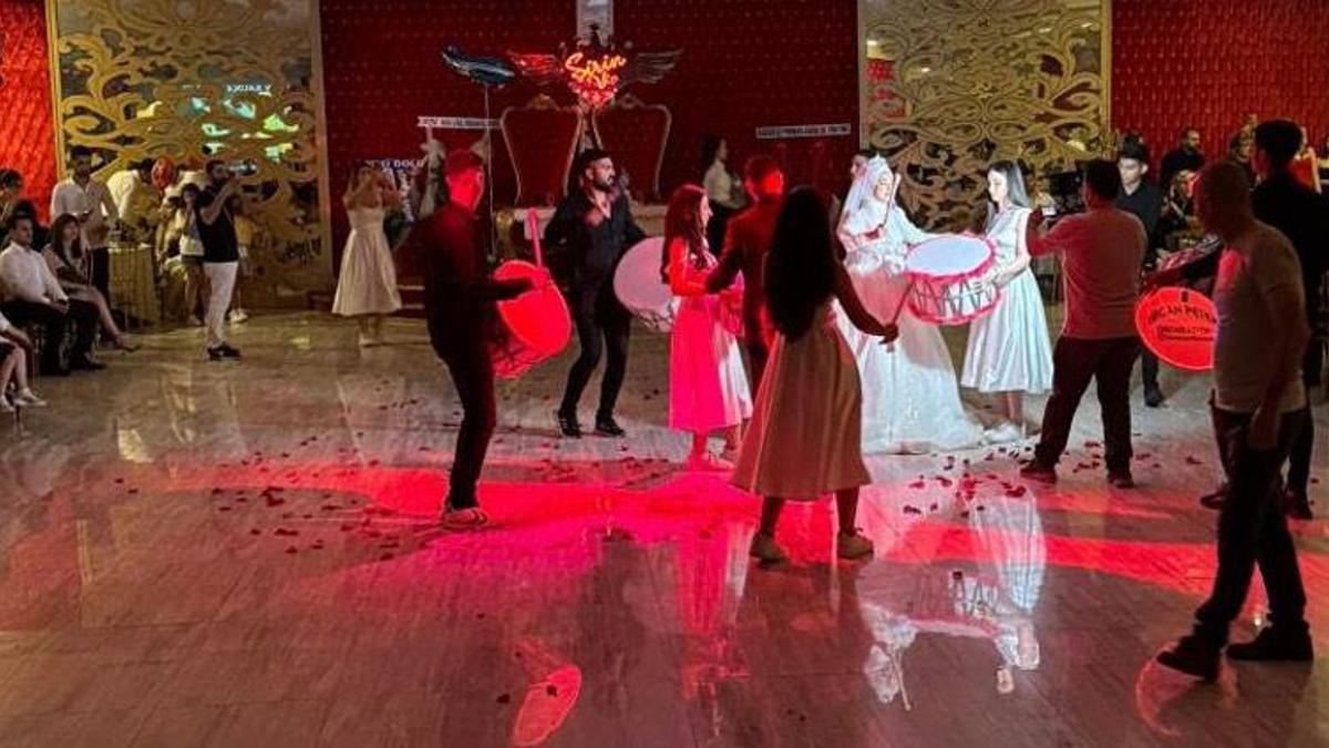 Adana'da evlenecek çiftlere düğün salonu müjdesi! Yüzde 40 indirim yapılacak