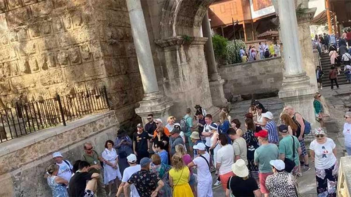 Turist rehberlerine iş bulma kolaylığı! Yeni düzenleme sektörü dönüştürecektur