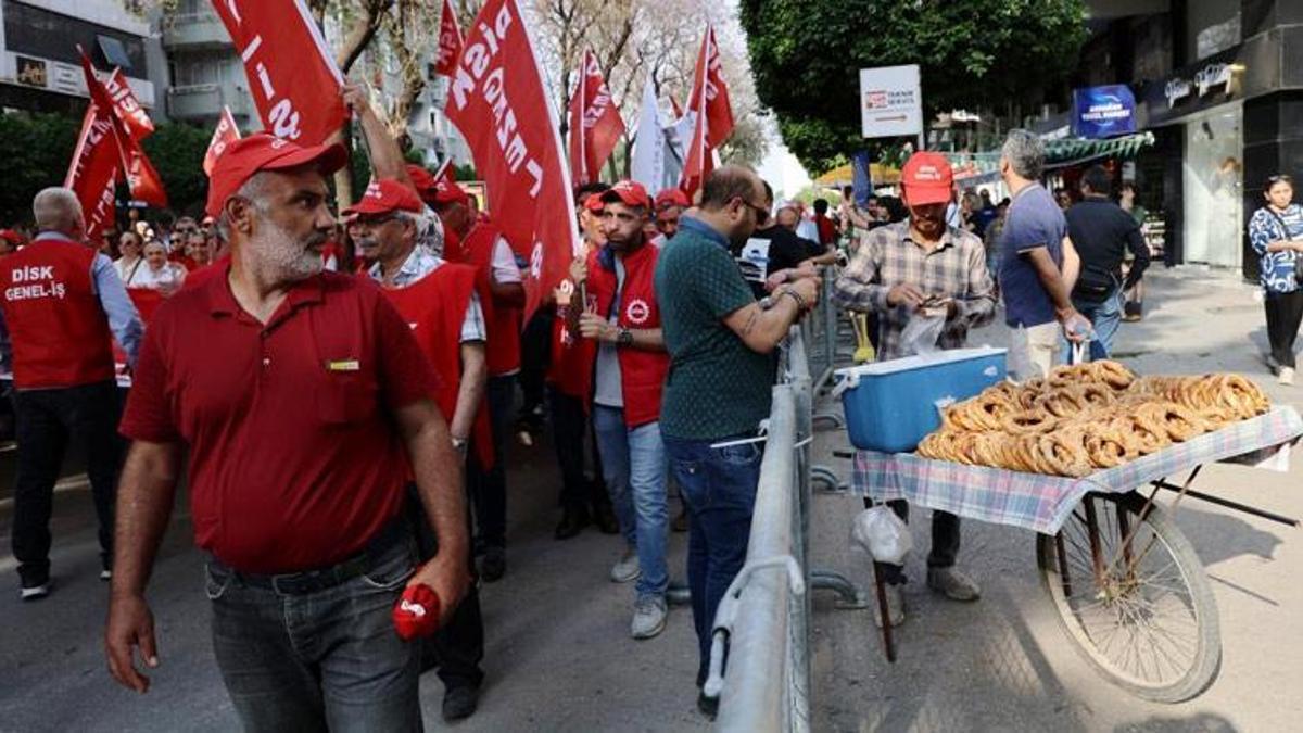 Herkes alanlarda onlar ekmek parası peşinde! Çalışmaya devam ettiler