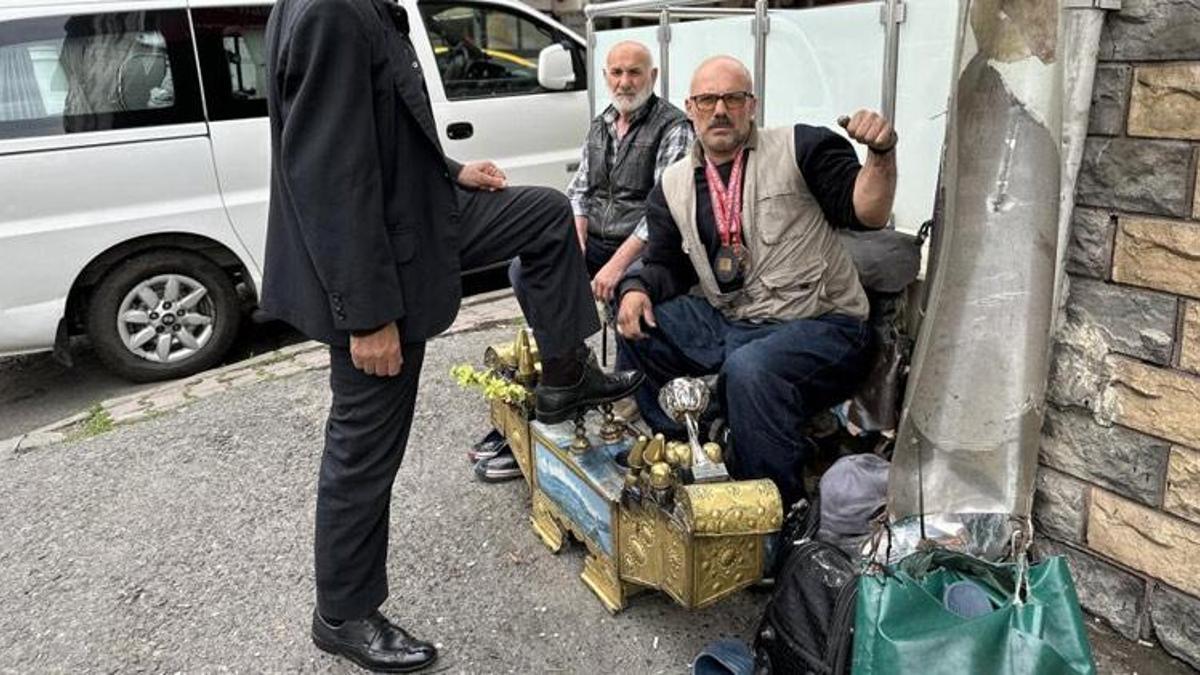 Maltepeli ayakkabı boyacısı bilek güreşinde Türkiye şampiyonu oldu! "Desteğe ihtiyacım olacak"