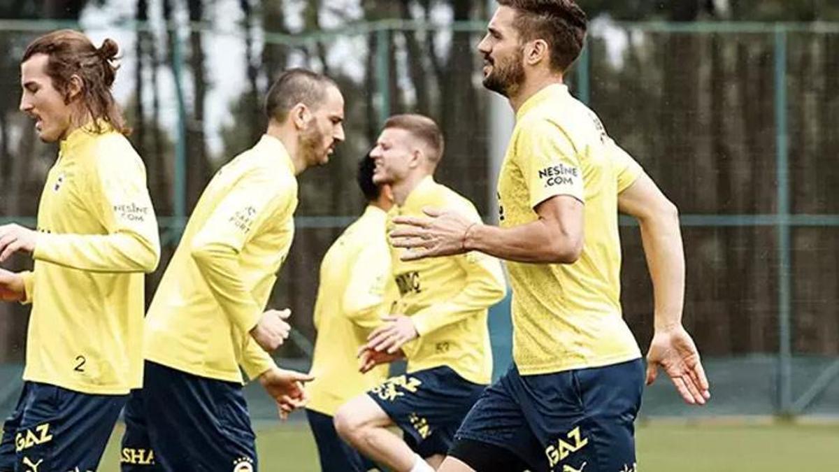 Fenerbahçe'nin Konyaspor maçı kamp kadrosu belli oldu! 4 eksik birden