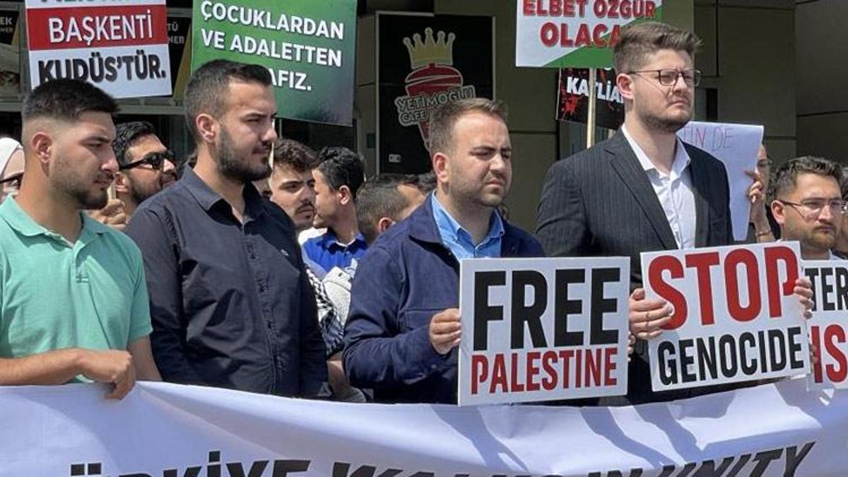 Adana'da üniversite öğrencileri Filistin için yürüdü! Sloganlar atıldı