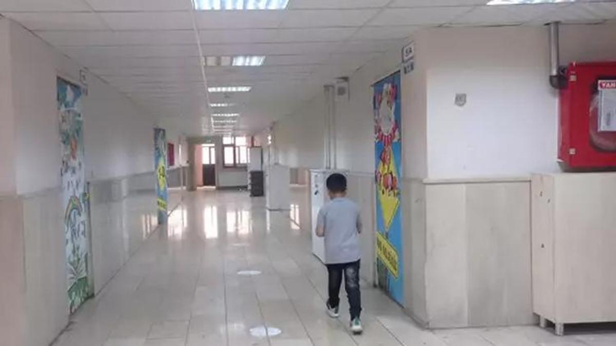 Öğrencisini ‘Heimlich’ manevrasıyla kurtardı!
