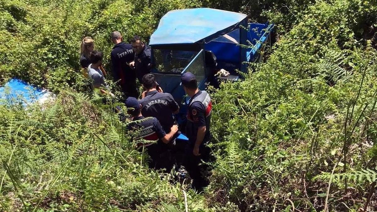 Şarampole devrilen patpatın sürücüsü öldü