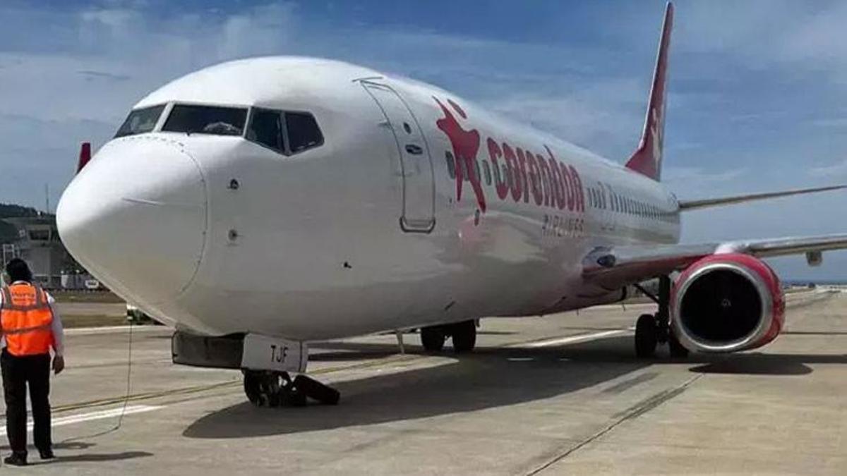 Alanya'da içinde 190 kişi bulunan uçağın inişte ön tekeri patladı!