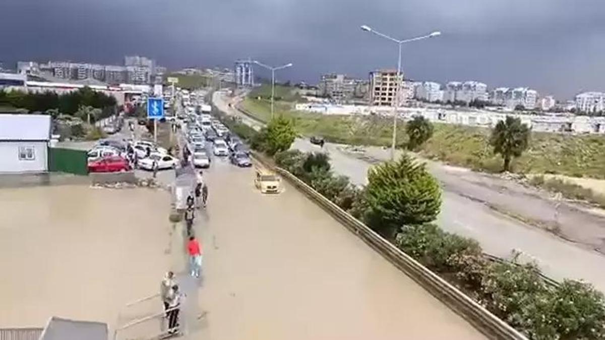 Hatay'ın 2 ilçesinde eğitime sağanak engeli!