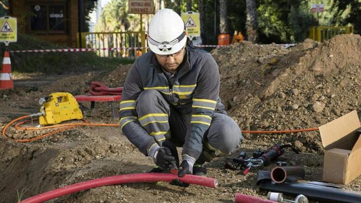 Toroslar EDAŞ Adana'yı bakım ve yatırımlarıyla aydınlattı! Hız kesmeden sürecek