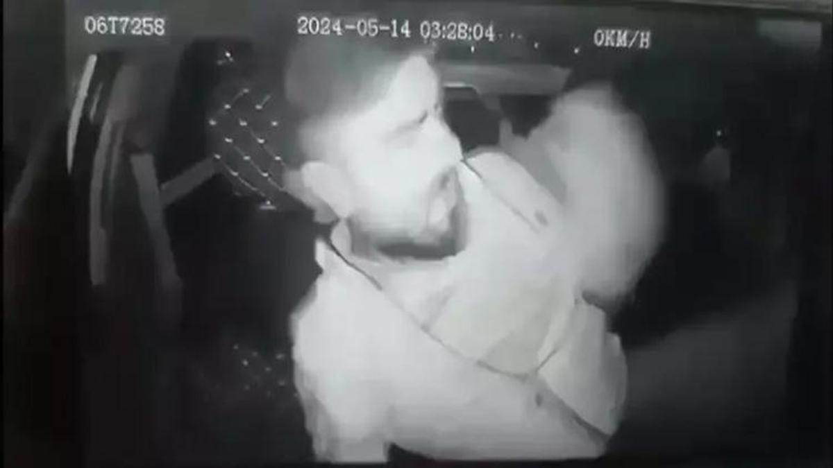 Taksi şoförüne satırlı saldırı! Saniye saniye kaydedildi