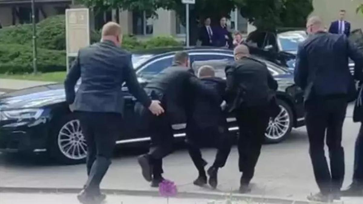 Slovakya Başbakanı Fico'ya silahlı saldırı!