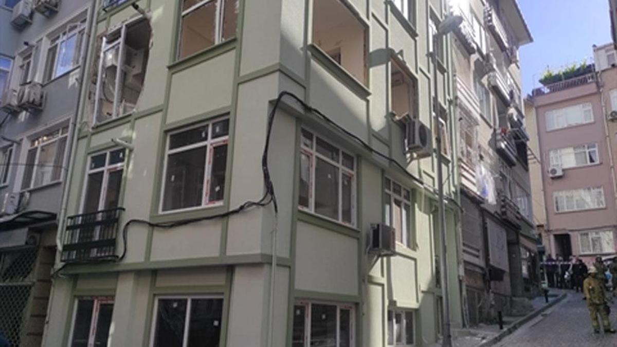 Beşiktaş'ta 5 katlı binada doğal gaz patlaması