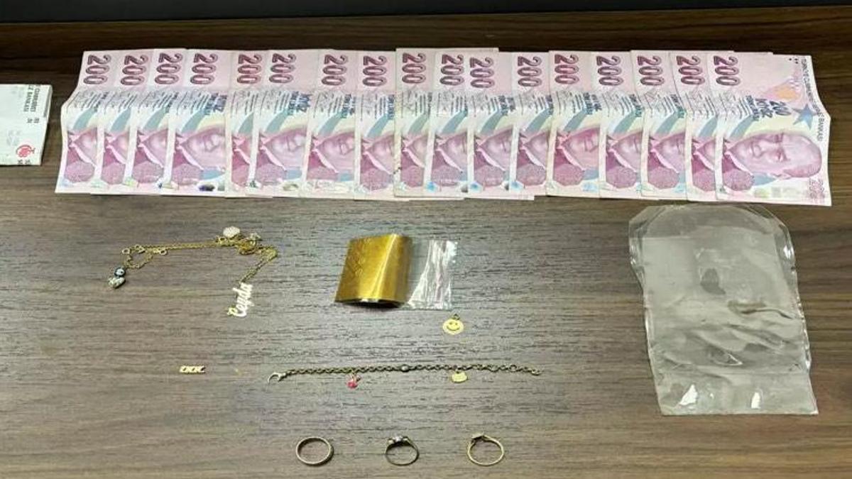 Evi soydular! Çıkışında keklik gibi polise yakalandılar