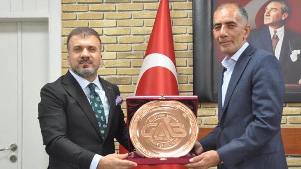 Güneydoğulu ihracatçılardan Şırnak Valisi Atay'ı makamında ziyaret etti