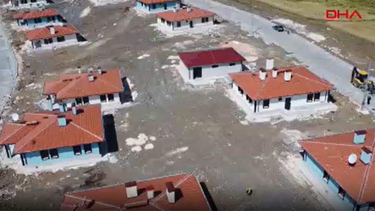 İslahiye’de 20 köy evi hak sahiplerine teslim edildi