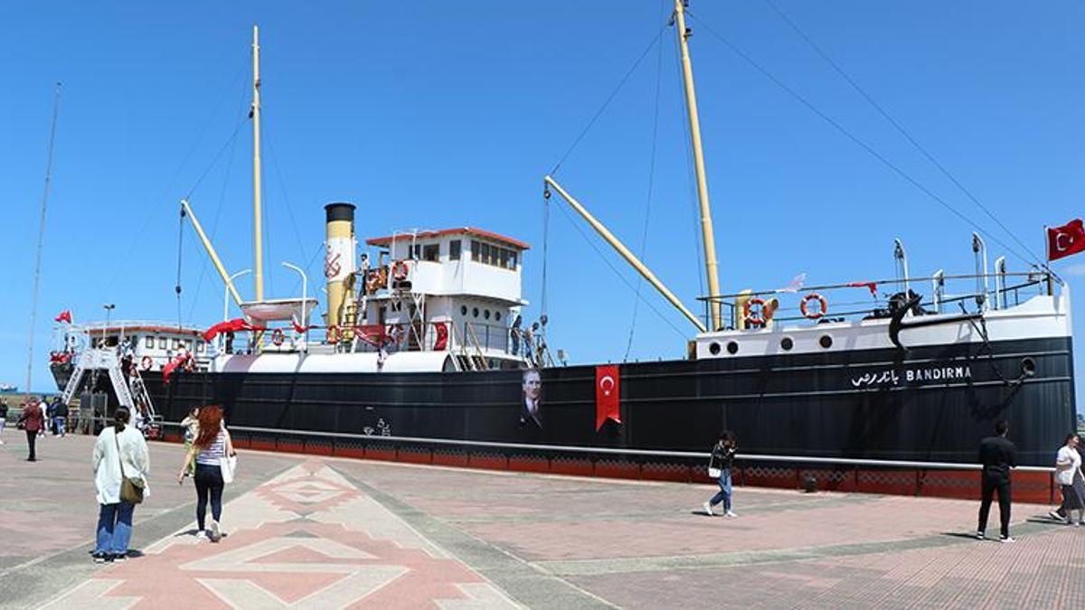 19 Mayıs öncesi Samsun'da Bandırma Vapuru'na ziyaretçi akını