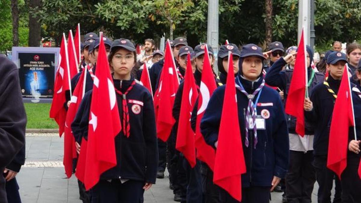 Samsun'da 19 Mayıs kutlamaları Atatürk Anıtı’ndaki törenle başladı