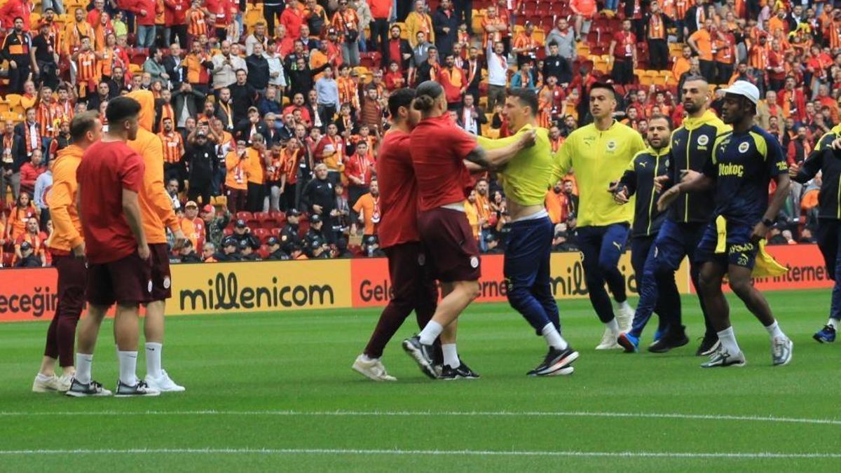 Derbi kavgayla başladı! İşte nedeni