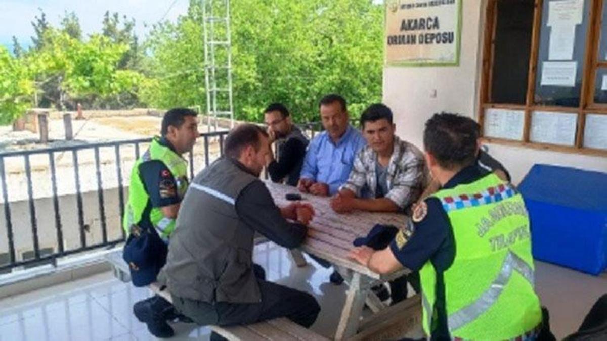 Karaisalı'da jandarmadan trafik eğitimi verildi