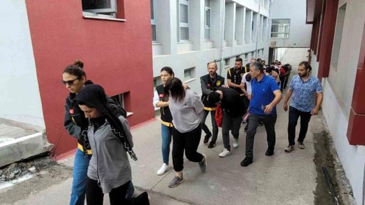 Çıplak fotoğraf şantajı ve ürün satma vaadiyle dolandırıcılığa çok sayıda tutuklama!