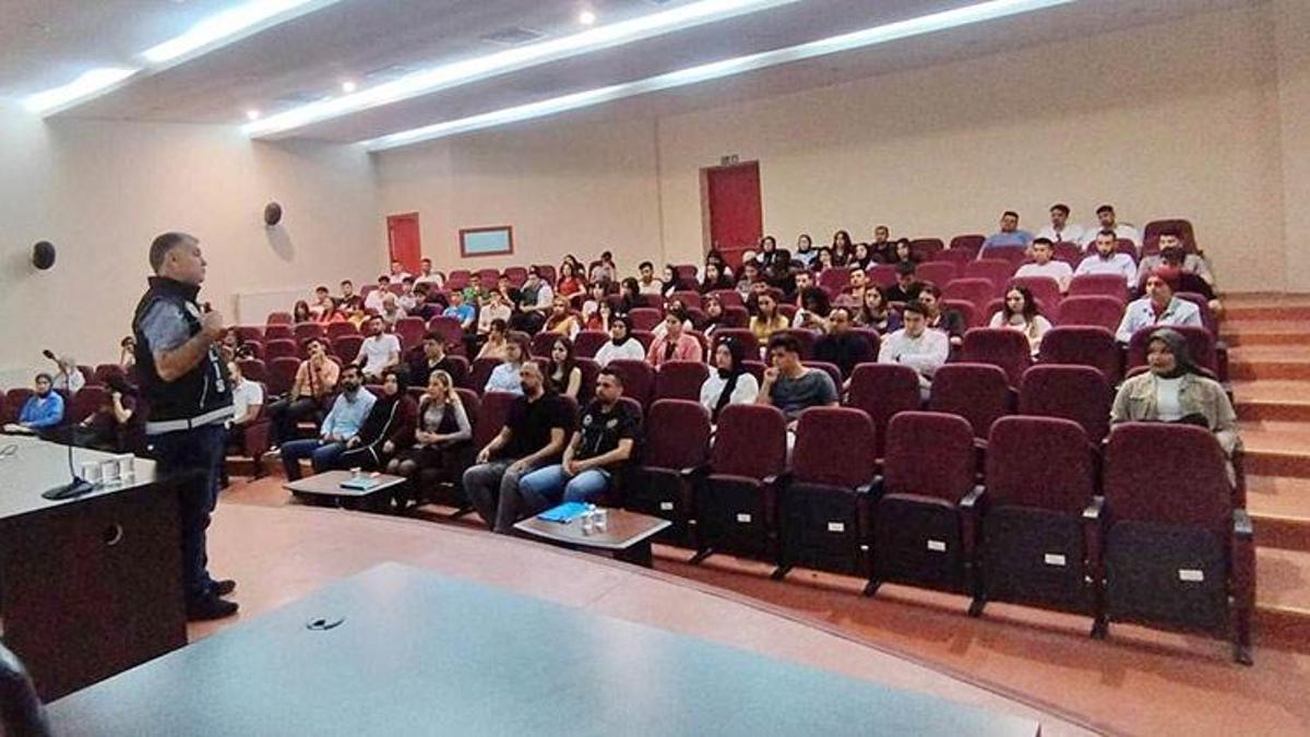 Oğuzeli MYO öğrencilerine uyuşturucu madde bağımlılığı ile mücadele konferansı