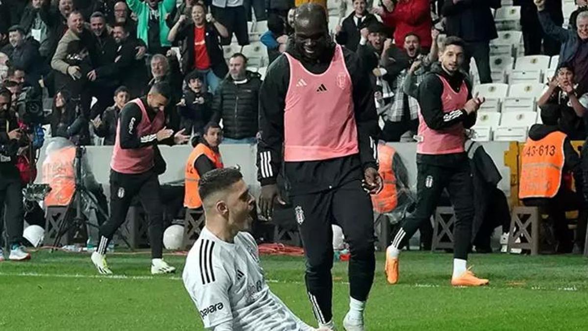 Beşiktaş'ta Rashica ve Aboubakar yuvadan uçuyor