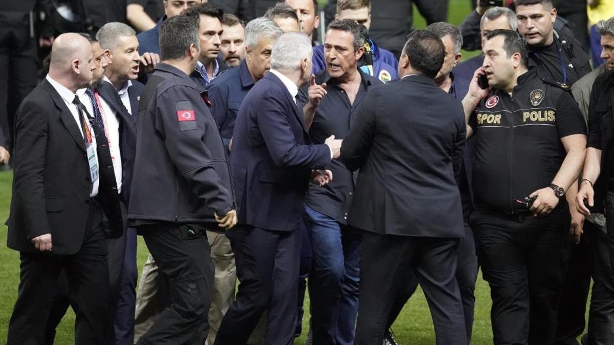 İstanbul Valiliği'nden olaylı derbi açıklaması: 5 kişi hakkında işlem başlatıldı
