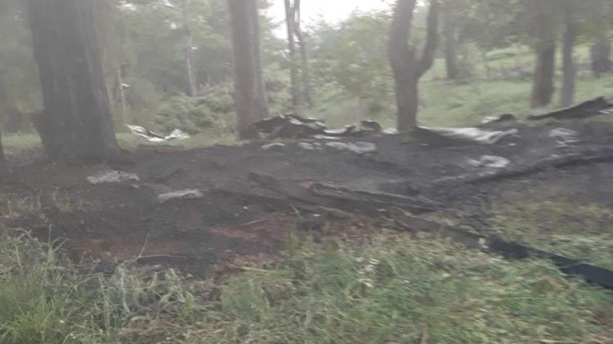 Yıldırım düşmesi sonucu baraka yandı, 3 koyun telef oldu