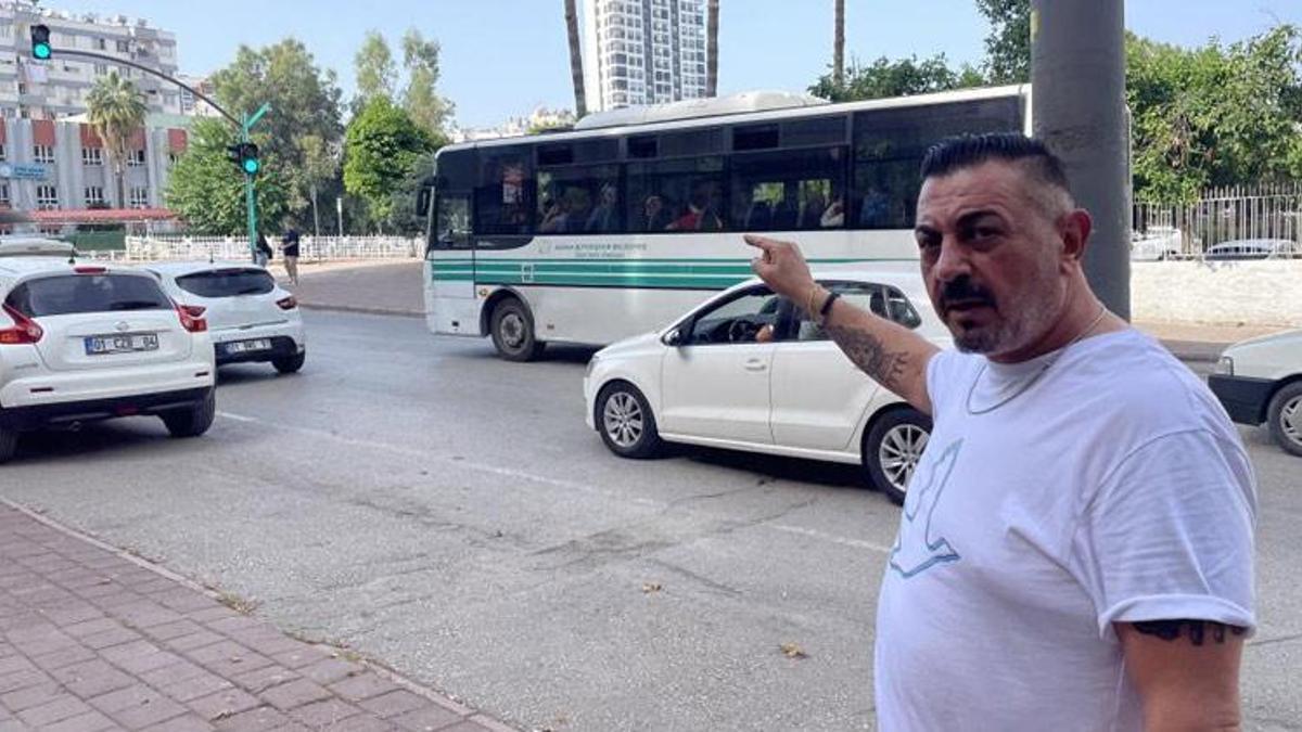 Adana'da esnaf 'ölüm' kavşağına çözüm istiyor! "Işıklar kör noktada kalıyor"