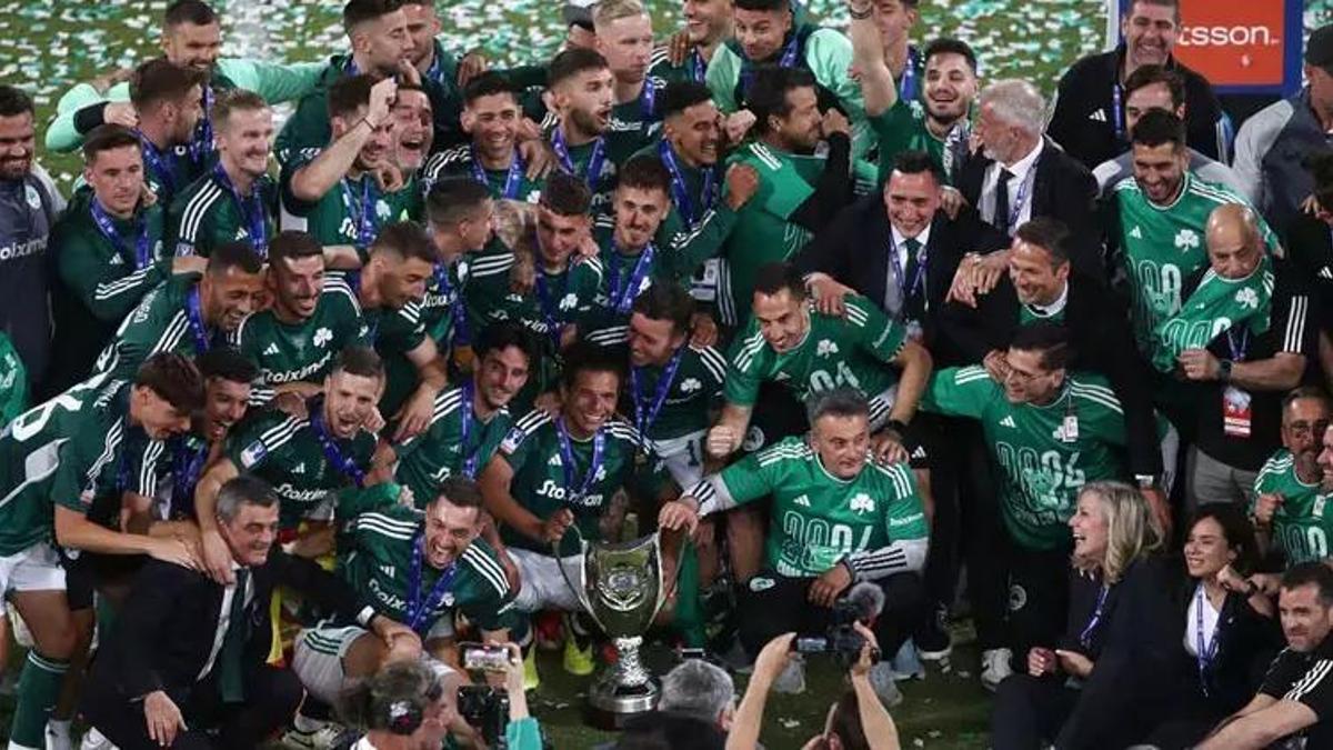 Fatih Terim ile yollarını ayıran Panathinaikos kupayı kazandı