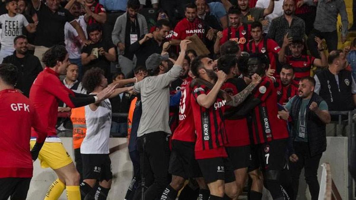 Gaziantep FK son düzlükteki performansıyla lige tutundu! Büyük sevinç yaşandı