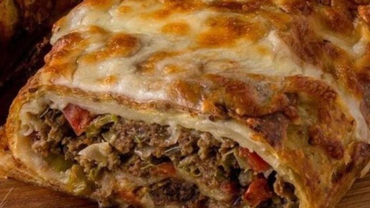 Misafir Doyuran Börek Gelinim Mutfakta 30 Mayıs > Misafir Doyuran börek nasıl yapılır? Misafir doyuran börek tarifi, yapılışı ve malzemeleri