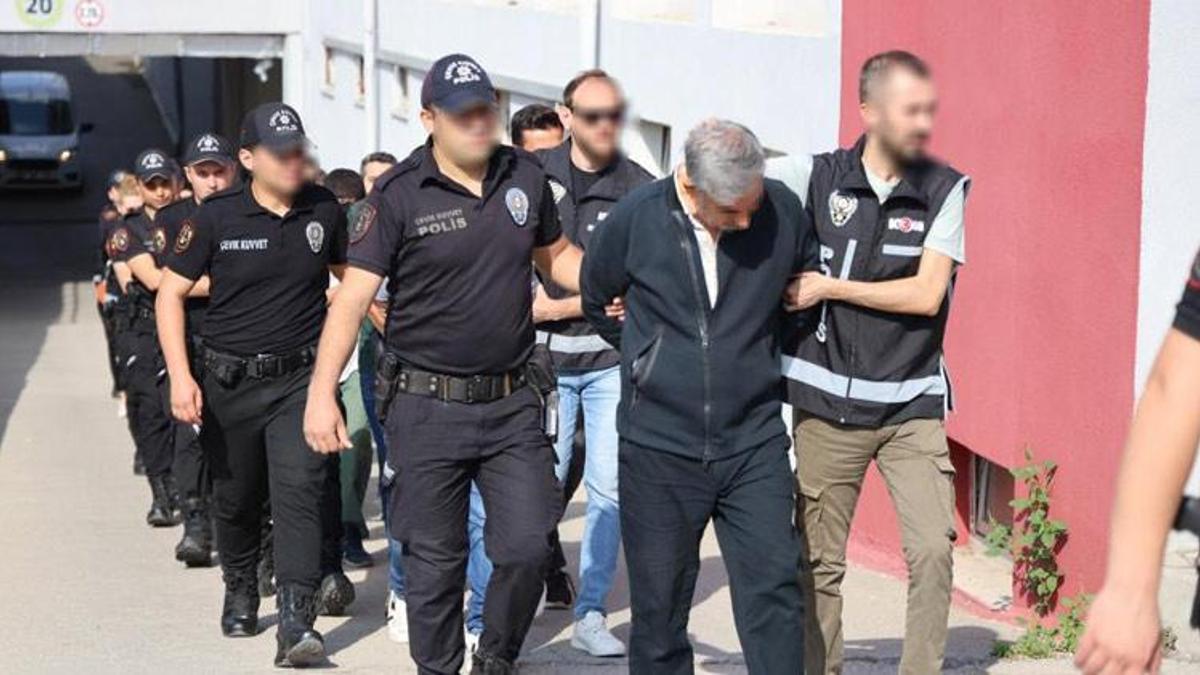 Adana’da “Kuyu-1” operasyonunda yakalanan 42 şüpheli adliyeye sevk edildi! Cephanelik çıktı