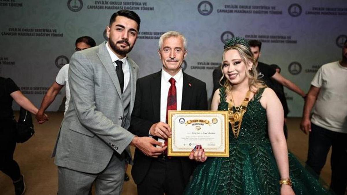 Gaziantep'te Evlilik Okulu’nda eğitim gören 530 çifte sertifika