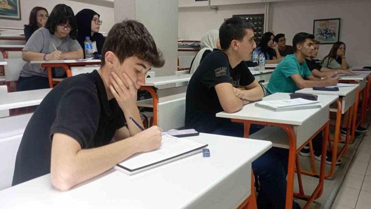 Okullar erken mi kapanacak, okullar 1 hafta erken kapanacak mı? Okullar ne zaman kapanıyor, karneler ne zaman alınacak 2024?