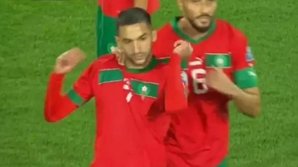 Hakim Ziyech çıldırdı! Kramponunu böyle fırlattı