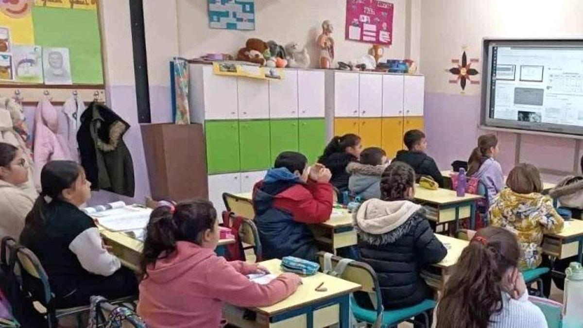 Ortaokul ders geçme notu kaç 2024? Ortaokulda sınıfta kalma var mı, ortaokul Türkçe 70 altı olursa ne olur?