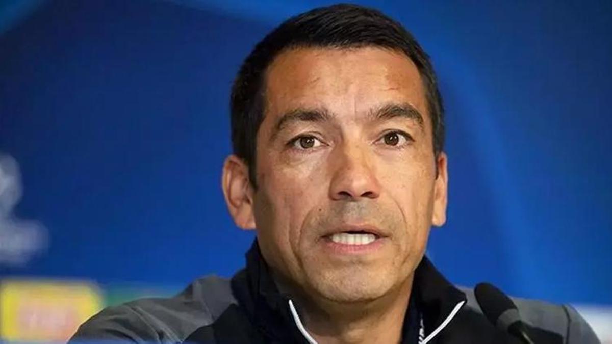 Beşiktaş'ta van Bronckhorst'un İstanbul'a geliş tarihi açıklandı
