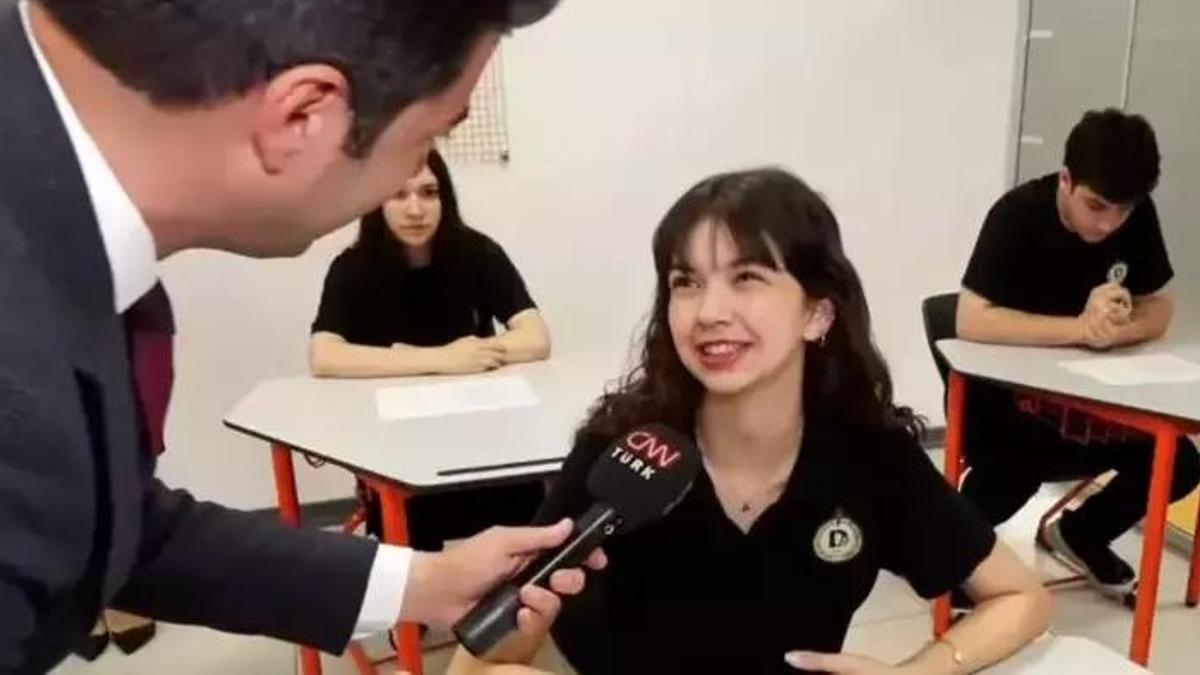 Demirören Medya ve Teknoloji Mesleki ve Teknik Anadolu Lisesi'nde karne heyecanı
