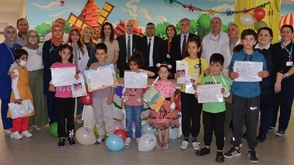Hastanede karne heyecanı! Büyük mutluluk yaşadılar