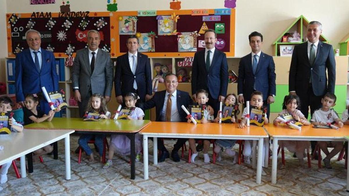 Gaziantep'te 730 bin öğrenci karne heyecanı yaşadı! Vali Çeber yalnız bırakmadı