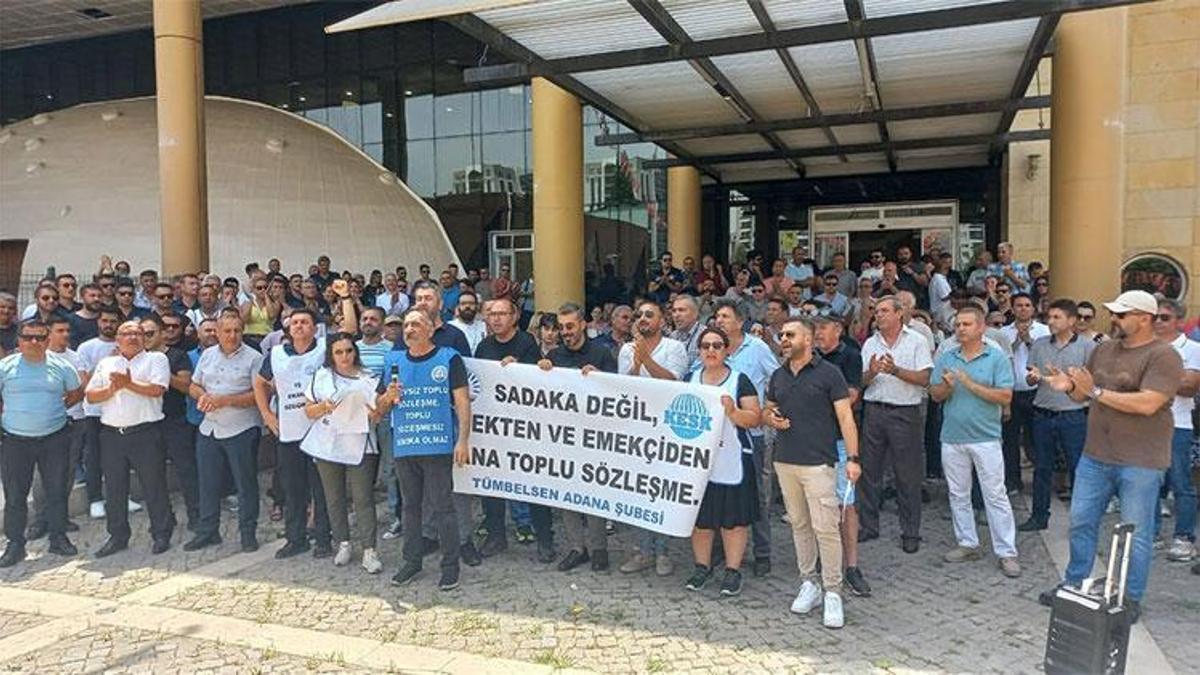 Seyhan Belediyesi çalışanları TİS'teki görüşme süreciyle ilgili eylem yaptı